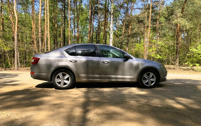 Skoda Octavia cena 29600 przebieg: 209000, rok produkcji 2013 z Strzyżów małe 407